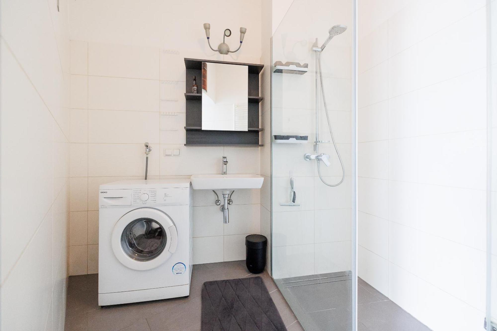 Modern City Apartment In Вена Экстерьер фото