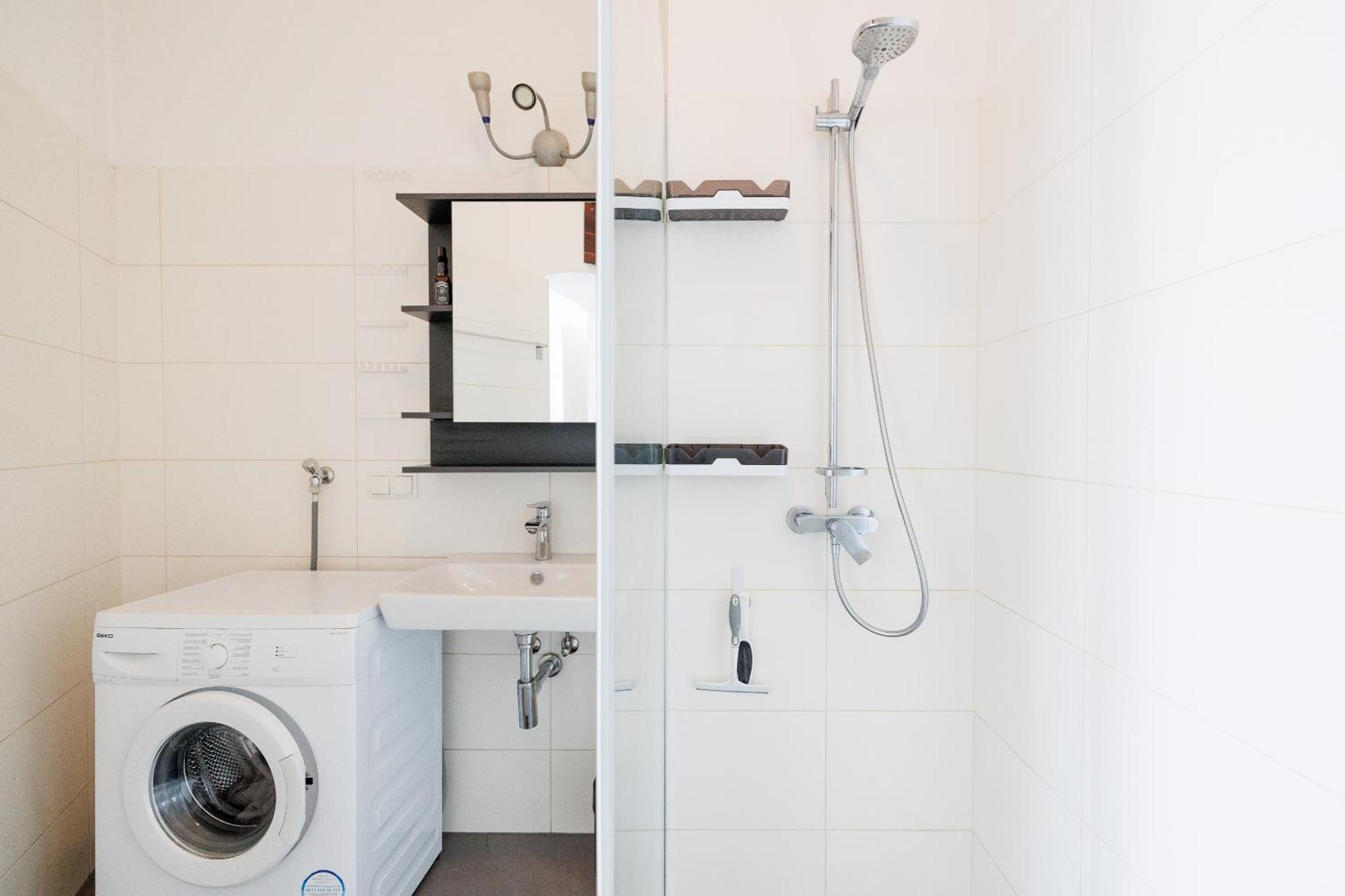 Modern City Apartment In Вена Экстерьер фото